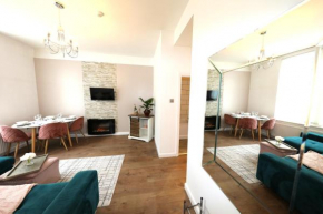 Amprenta Apartment - Gorgeous interior designed 1 bedroom home